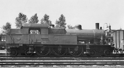 165296 Afbeelding van de stoomlocomotief nr. 6012 (serie 6000) van de N.S. te Lage Zwaluwe.